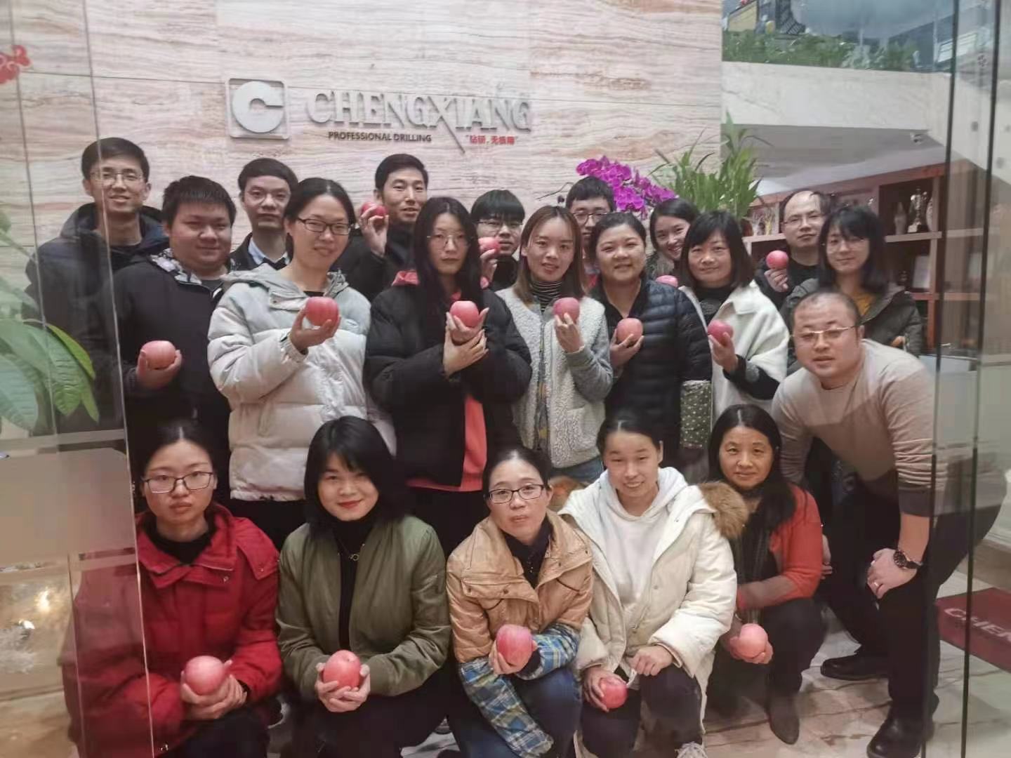 风劲帆满图新志，砥砺奋进正此时